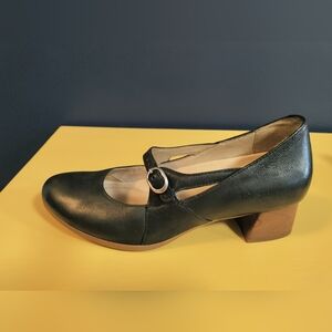 Dansko Genuine Leather Black Mary Jane's with a Chunky 1-1/2 Inch Heel Size 37